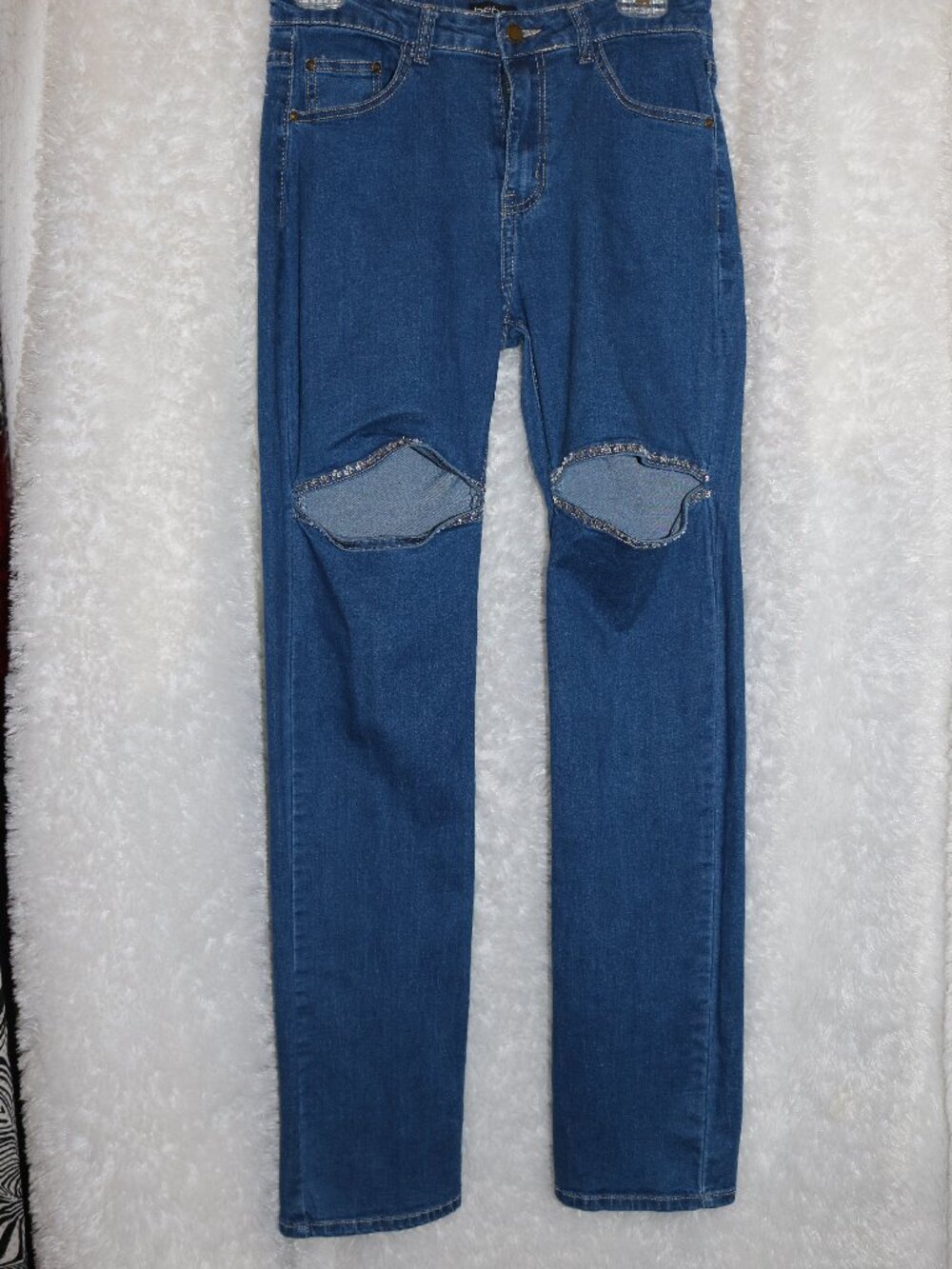 bebe The Bling ladies jeans 6/28 knee rhinestone cut out